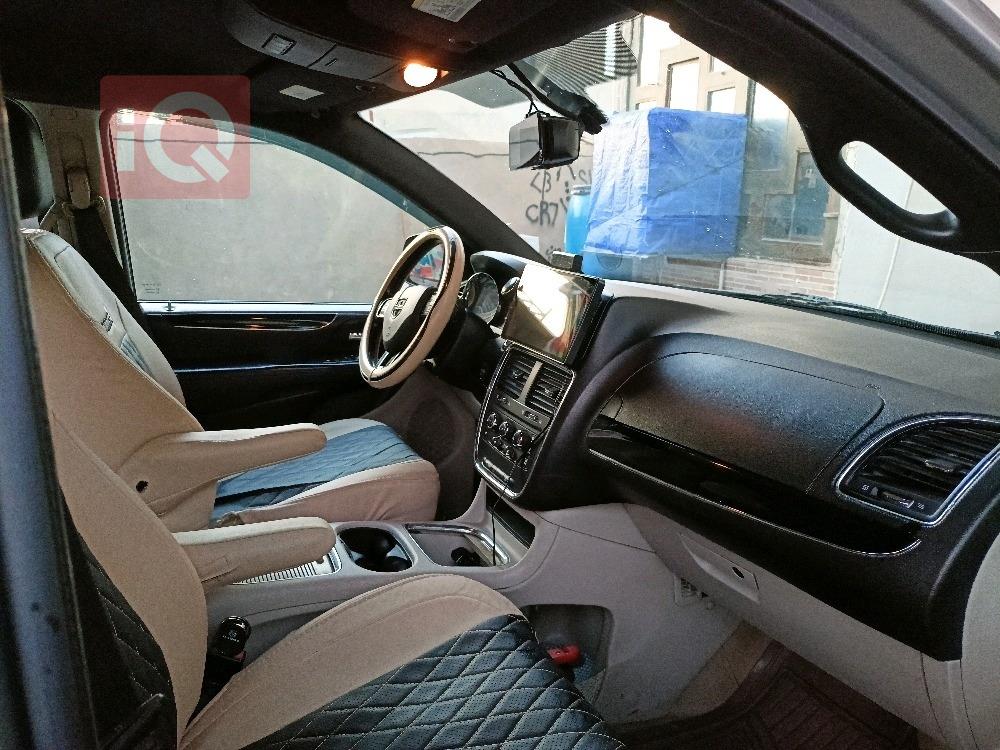 دودج جراند كارافان